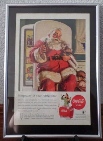 P09230-1 €12,50 coca cola kerstman bij koelkast 21x30 cm (1947).jpeg